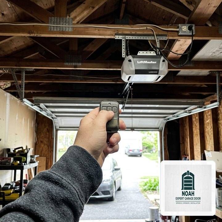 Noah Expert Garage Door in Southborough, MA: Heavy-Duty Steel Section Strut & 11-Gauge Hinge Reinforcement - Southborough, MA